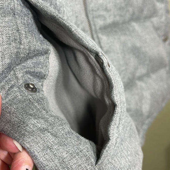 OLD NAVY PUFFER VEST - Picture 7 of 14